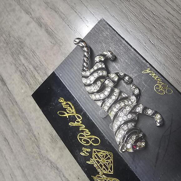 Tiger Brooch Pin - Picture 4 of 4